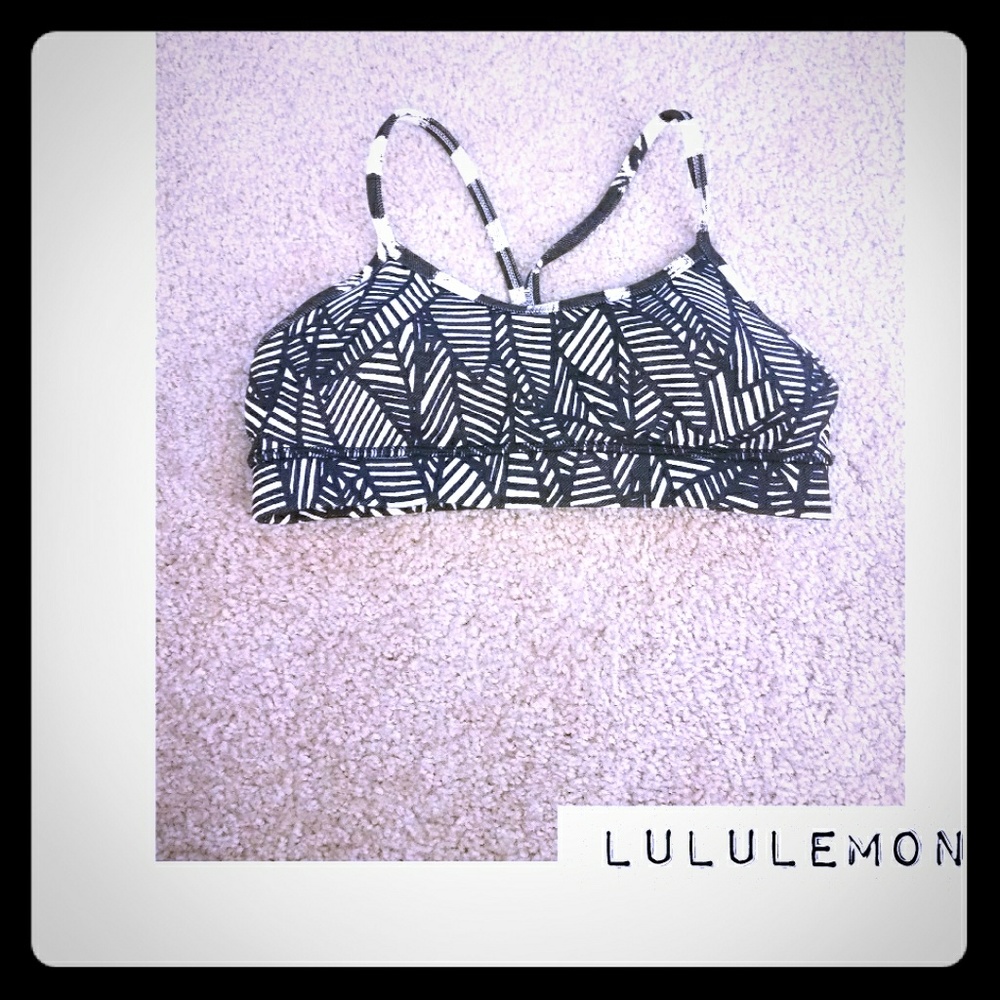 Lululemon 4 sports bra